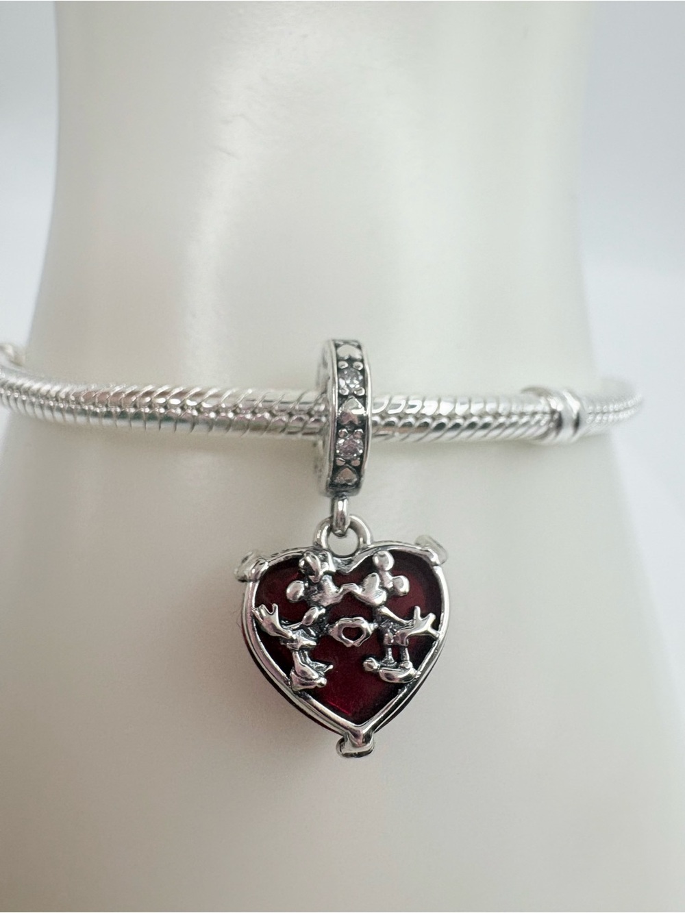 Pandora Disney Mickey & Minnie Mouse Kiss Red Murano Glass Dangle Charm